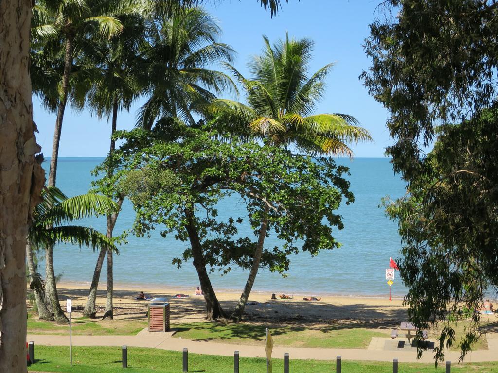 Marlin Waters Beachfront Apartments Palm Cove Esterno foto