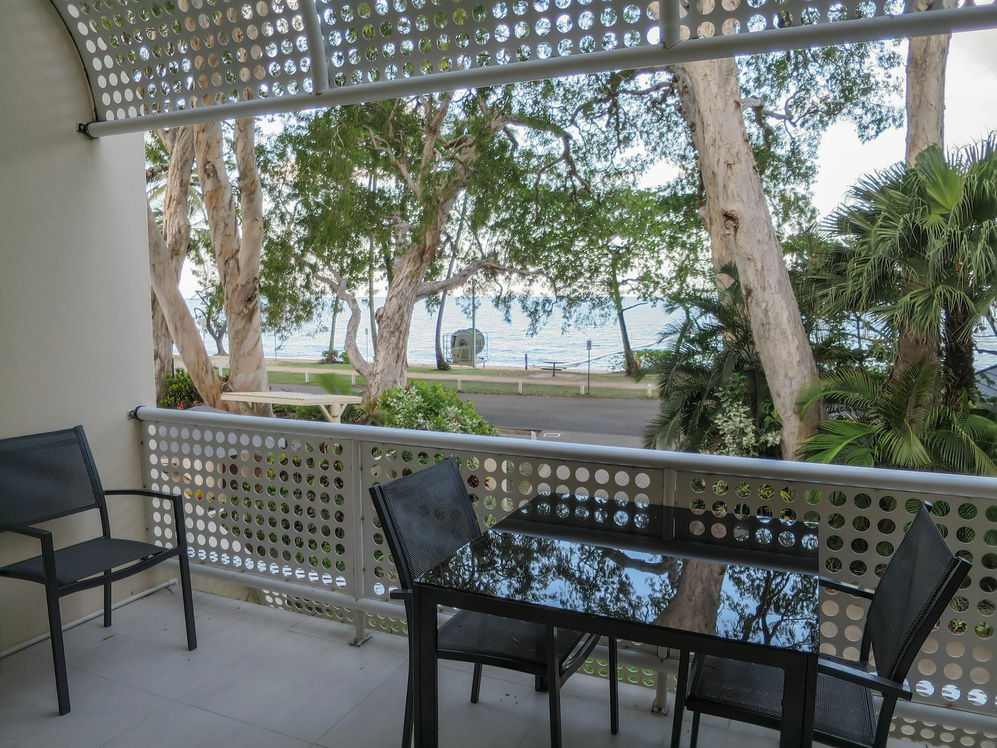 Marlin Waters Beachfront Apartments Palm Cove Esterno foto
